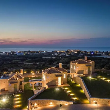Villa With Private Pool In *