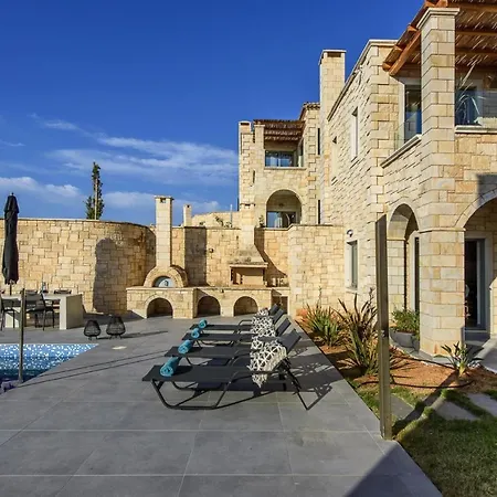 Villa With Private Pool In *